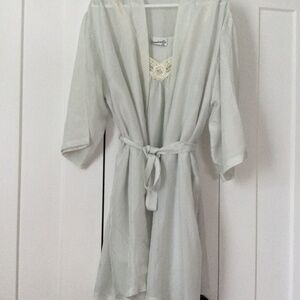 Gorgeous Unmentionables Silk Penoir Set